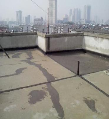 临江漏水维修 楼顶漏水是什么原因，楼顶漏水维修方法是什么?
