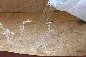 临江漏水维修 免砸砖防水材料该如何施工